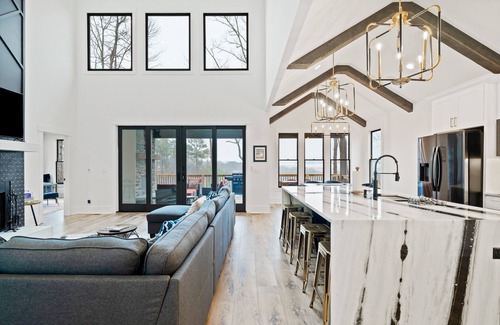 Ellijay House | Mountain Retreat with Spectacular Views & Cozy Fireplaces