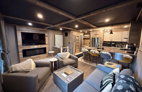 Vernon Condo | Luxury Mountain Retreat.Minutes from ski slopes,Water Park,Resort & scenic hikes