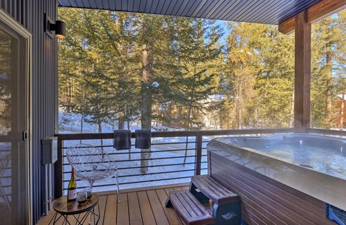 Alpine House | Mountainside Chalet with Breathtaking Views and Hot Tub