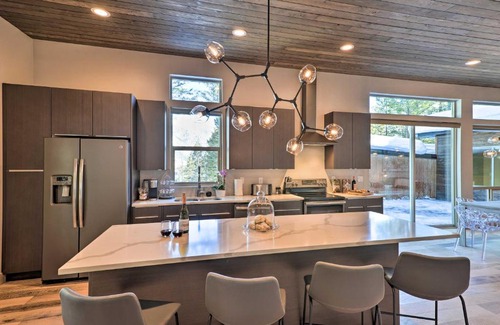 Alpine House | Mountainside Chalet with Breathtaking Views and Hot Tub
