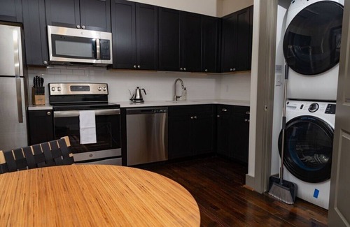Roanoke Apartment | Historic Multi-Unit Retreat Near Downtown with Family Perks