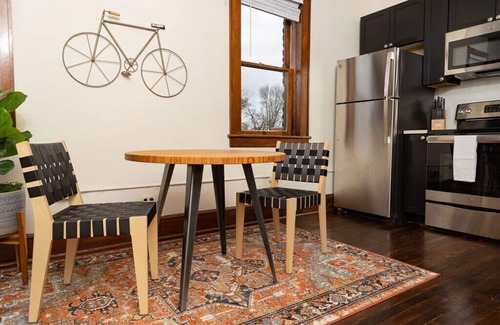 Roanoke Apartment | Historic Multi-Unit Retreat Near Downtown with Family Perks