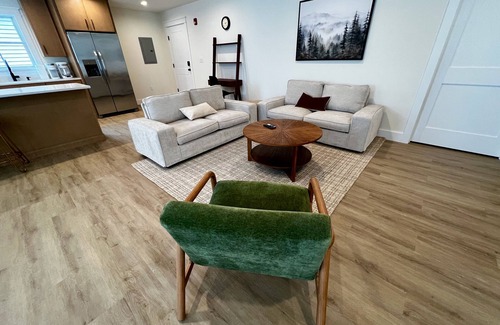 Montgomery Apartment | Modern 1BR Apartment with Kitchen & Parking for Your Stay