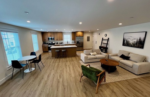 Montgomery Apartment | Modern 1BR Apartment with Kitchen & Parking for Your Stay
