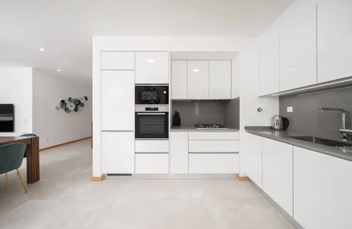 Lagos Condo | Stylish 2-Bedroom Apartment with Ocean View and Parking