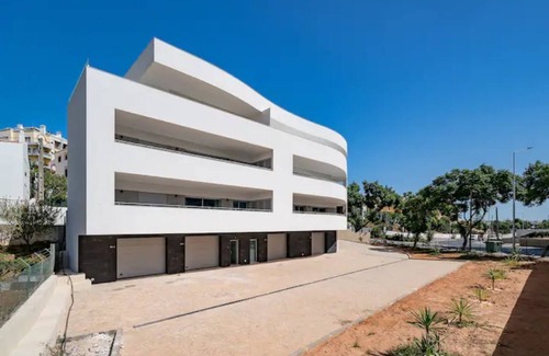 Lagos Condo | Stylish 2-Bedroom Apartment with Ocean View and Parking
