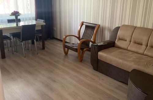 Mariupol Apartment | Prime 3-Bedroom Flat: Just 5 Minutes to City Center