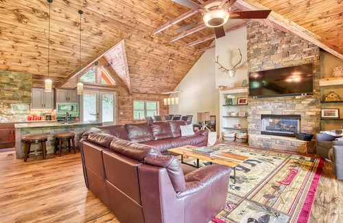 Maggie Valley Cabin | Exquisite Newly Built Cabin with Pool & Spa, Sleeps 12