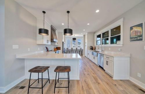 Clarkson House | Luxury Nolin Lake Private Retreat - Sleeps 14