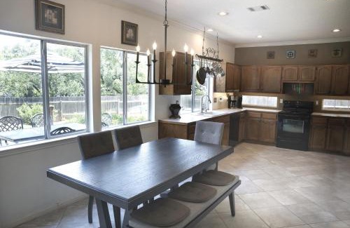 Lower Basin Lake Travis House | Oceanfront Retreat at Luxury Nook - 4-Star Family Getaway