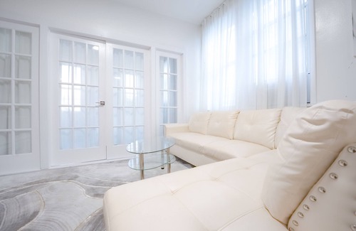 Southeast Yonkers House | Elegant 3BR NY Retreat with Spa and Easy Parking