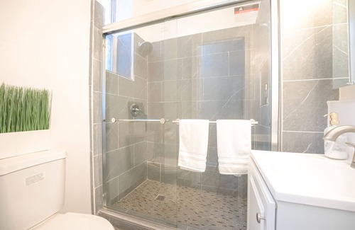 Southeast Yonkers House | Elegant 3BR NY Retreat with Spa and Easy Parking