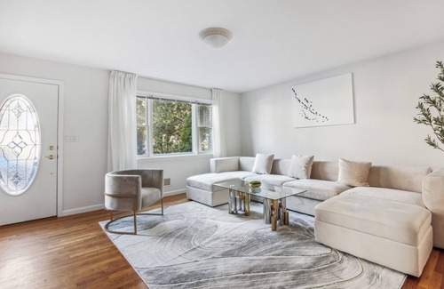 White Plains House | Luxury NY Home King with Game Room + Free Parking