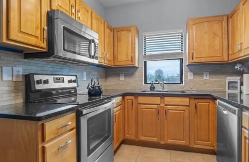 Springfield Apartment | Elegant Oak Suite in Medical District with Free Breakfast