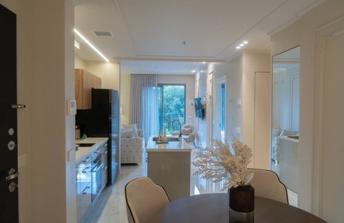 Mahane Israel Apartment | Luxury Oasis in JLM City Center!