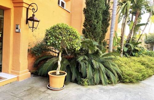 Marbella Apartment | Prime Oceanfront Oasis in Marbella's Exclusive Area