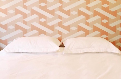 Pocket House | Luxury Oasis: Pool & Jacuzzi, 1 King + 4 Queen beds