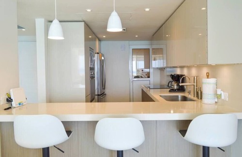 Zona Hotelera Apartment | Prime Oceanfront Apartment with Spa, Pool & Premier Amenities