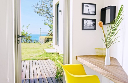 Playa Flamingo House | Oceanfront Escape: 6 Bedrooms with Breathtaking Sunset Views