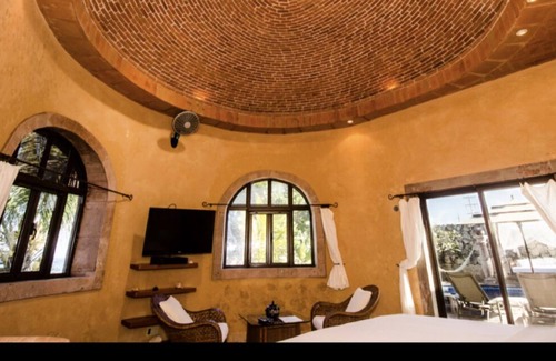 Isla Mujeres Villa | Luxury Ocean Front Villa, Heated Pool, Tennis / Pickle ball Court,