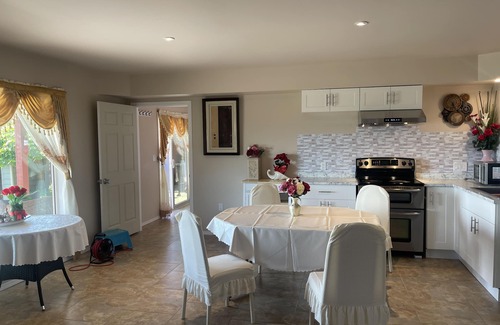 Powell River House | Elegant Ocean View Getaway in Powell River - Top Rated Stay