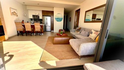 Primo Tapia Apartment | Oceanfront Bliss: Pool, Jacuzzi & Top-Rated Comfort