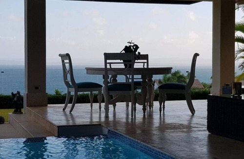 Centro House | Elegant Ocean View Villa with Private Pool | Bahia-Samana Port