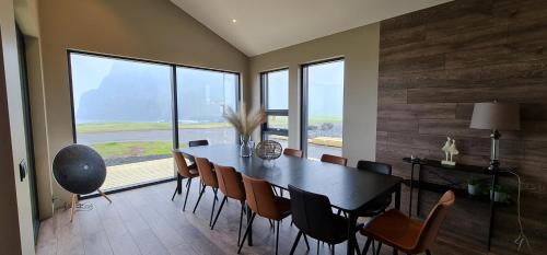 Vestmannaeyjar Villa | Exquisite Ocean Villas: 4-Star Getaway with Hot Tub