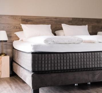 Vestmannaeyjar Villa | Exquisite Ocean Villas: 4-Star Getaway with Hot Tub