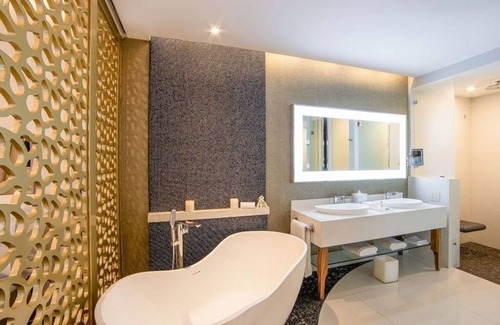 Cabo San Lucas Resort | Indulge in a 5-Star Diamond Suite at Garza Blanca Resort