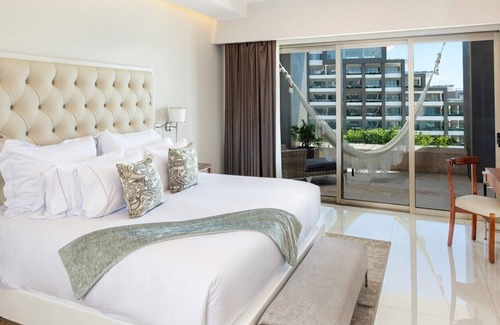 Cabo San Lucas Resort | Indulge in a 5-Star Diamond Suite at Garza Blanca Resort