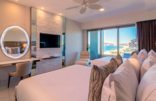 Cabo San Lucas Resort | Oceanfront 3 Bedroom Condo with Premier Amenities