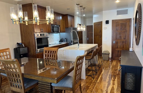 Antoneys Cay Condo | Oceanfront 1 Bedroom Condo with Free Breakfast & Pool