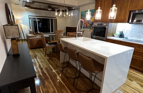 Antoneys Cay Condo | Oceanfront 1 Bedroom Condo with Free Breakfast & Pool