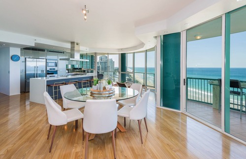 Main Beach Apartment | Premier Oceanfront 3-Bedroom Platinum Sub-Penthouse