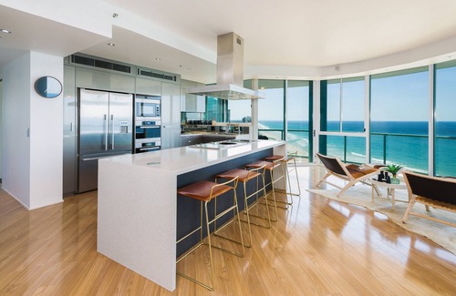 Main Beach Apartment | Premier Oceanfront 3-Bedroom Platinum Sub-Penthouse