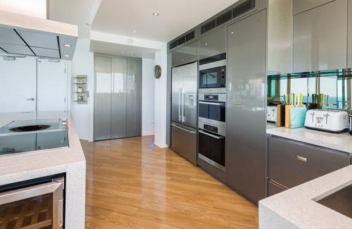 Main Beach Apartment | Premier Oceanfront 3-Bedroom Platinum Sub-Penthouse