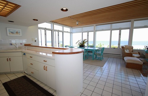 Harvey Cedars House | Elegant Oceanfront Home with Hot Tub & Piano - Rated 9.6