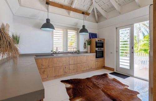 Willemstad Villa | “Luxury Oceanfront Villa with Private Beach in Curacao – Prime Location!”