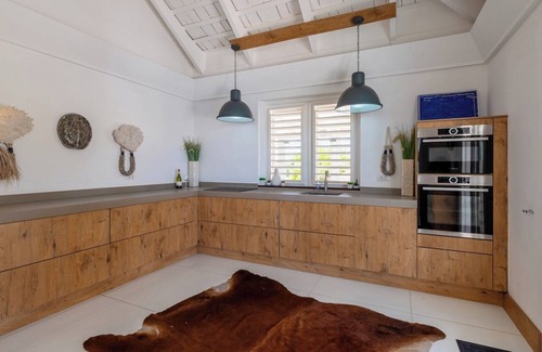 Willemstad Villa | “Luxury Oceanfront Villa with Private Beach in Curacao – Prime Location!”