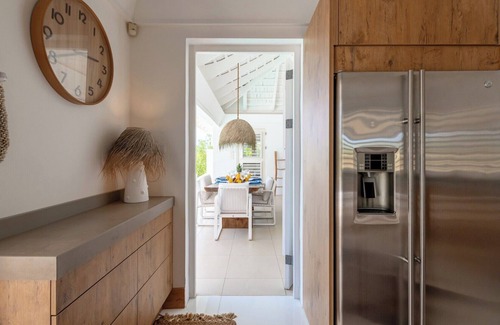 Willemstad Villa | “Luxury Oceanfront Villa with Private Beach in Curacao – Prime Location!”