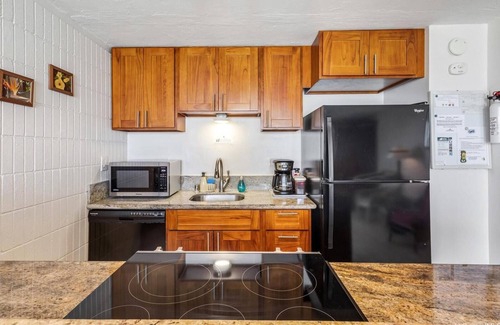 Punaluu Condo | Oceanview Punaluu Condo: 4-Star Retreat with Pool & Breakfast