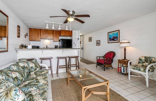 Punaluu Condo | Oceanview Punaluu Condo: 4-Star Retreat with Pool & Breakfast