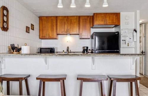 Punaluu Condo | Oceanview Punaluu Condo: 4-Star Retreat with Pool & Breakfast