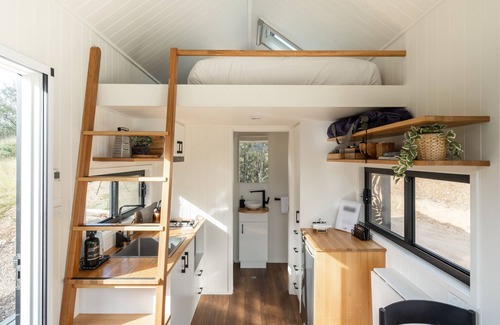 Joadja Cabin | 10/10 Rated Off-Grid Tiny House in Beautiful Southern Highlands