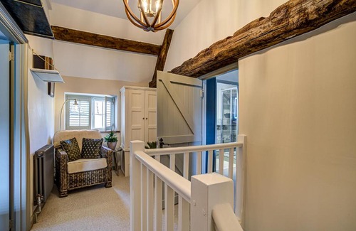 Fairford House | Exceptional Old Sorting Office in Cotswold Town Center