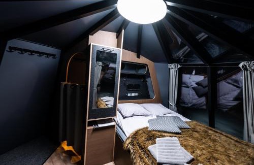 Rovaniemi Apartment | Exclusive Olkkalake Hut: Family-Friendly with Hot Tub