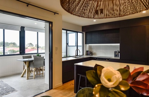 Lacepede House | Five Twenty Two: Oceanfront Townhouse with Pool Access