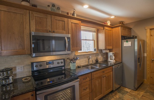 Fairview House | Prime Location with Tree Top Views & Spa Amenities