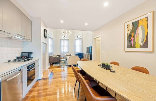 Echuca House | Guest Rated: 9.8 - Luxury on the Esplanade in Echuca